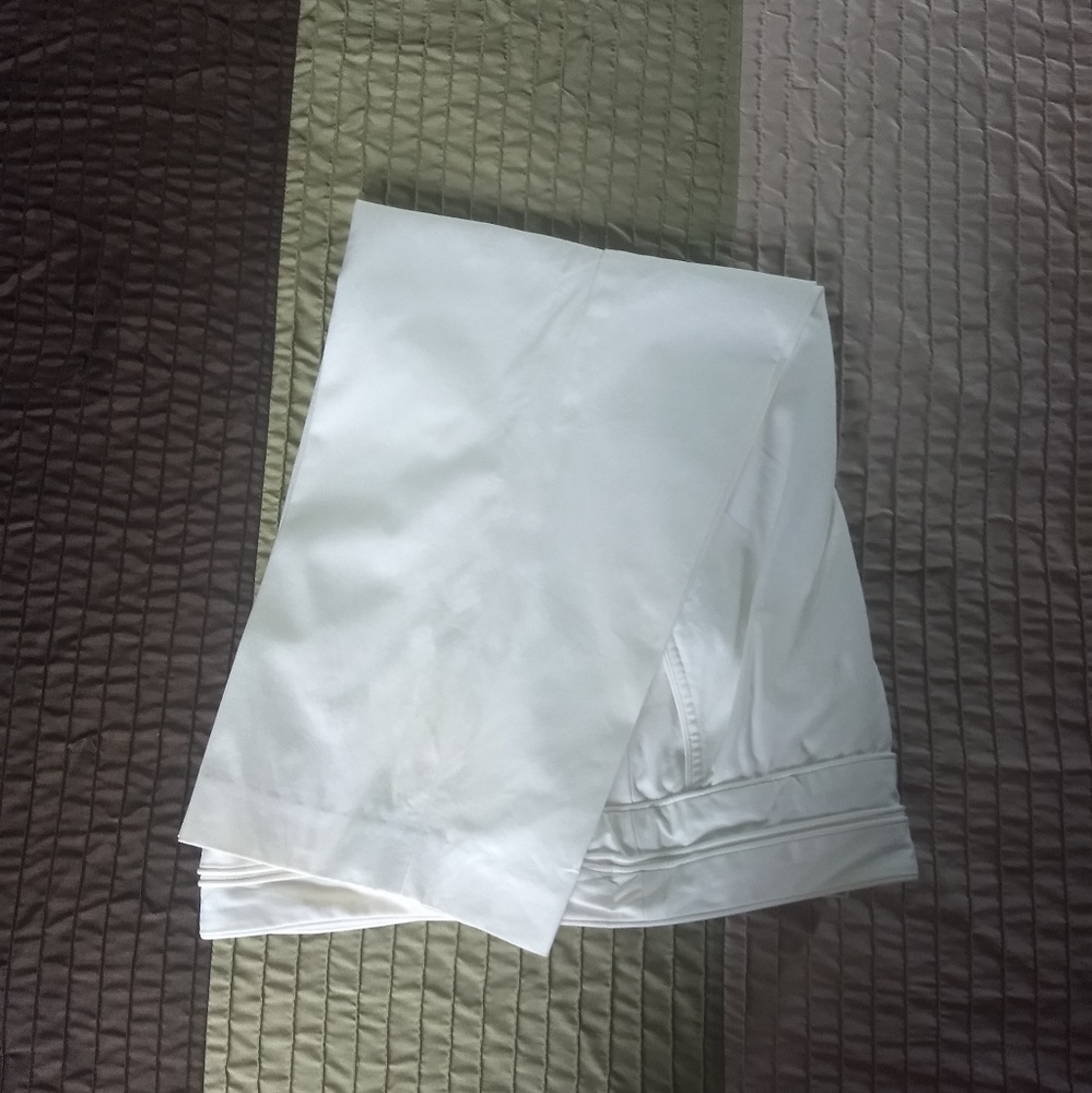 SAKS 5 AVE White Capri pants